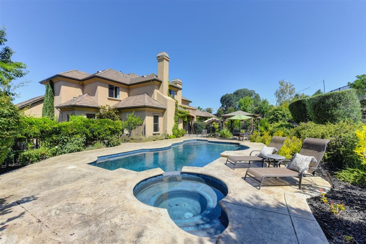 BEAUTIFULLY APPOINTED CUSTOM HOME IN PRESTIGIOUS FOLSOM California