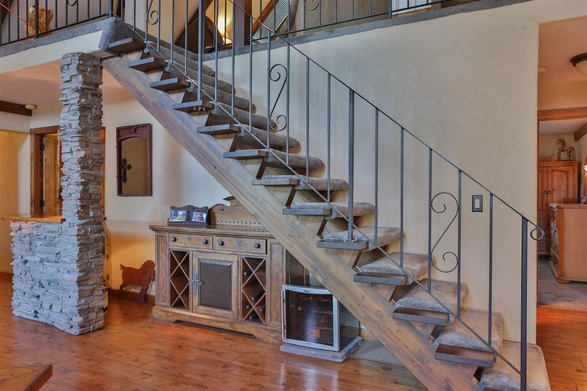 EXTRAORDINARY RANCHETTE IN DESIRABLE EL DORADO COUNTY California