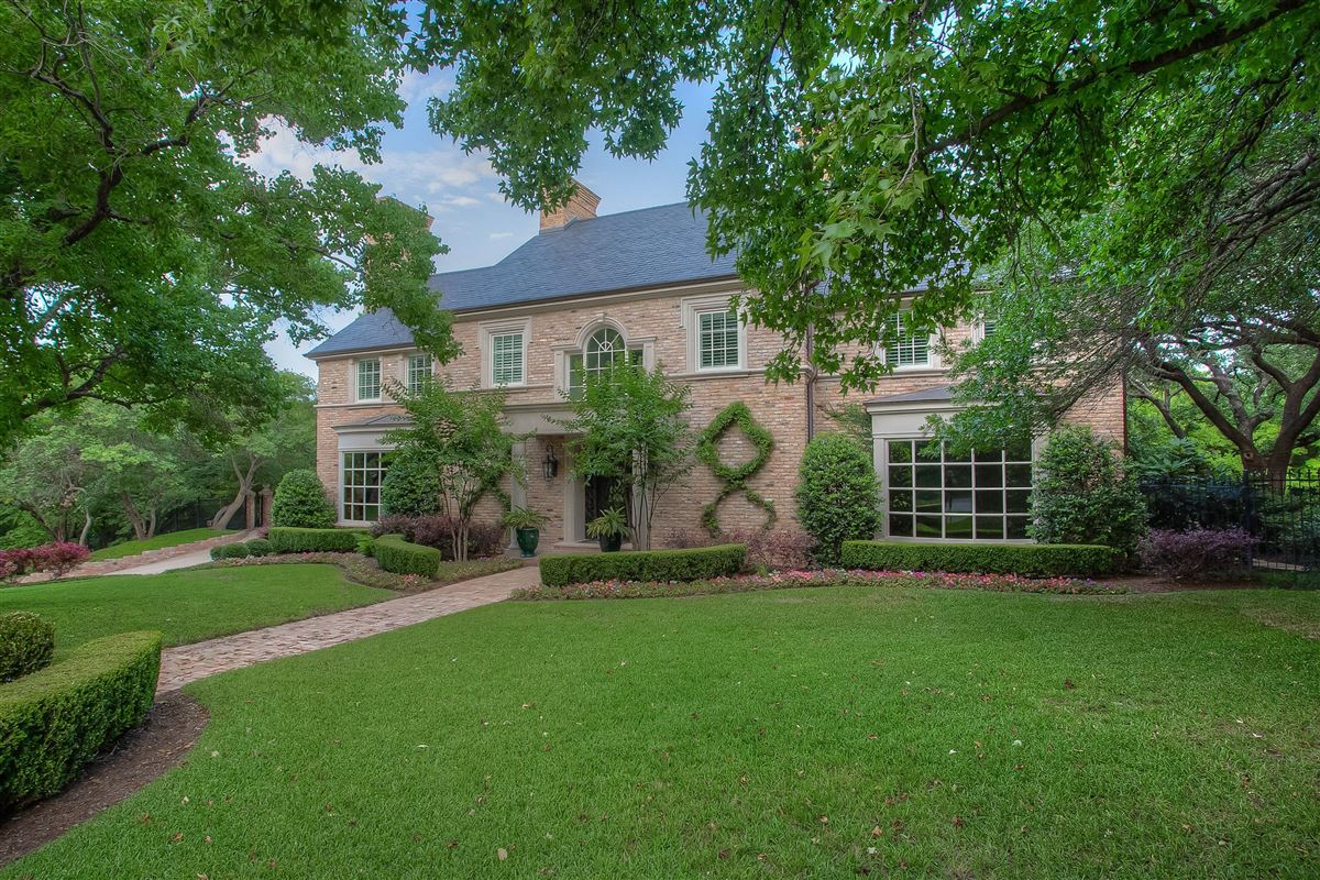 CLASSIC TRADITIONAL IN WESTOVER HILLS Texas Luxury Homes Mansions