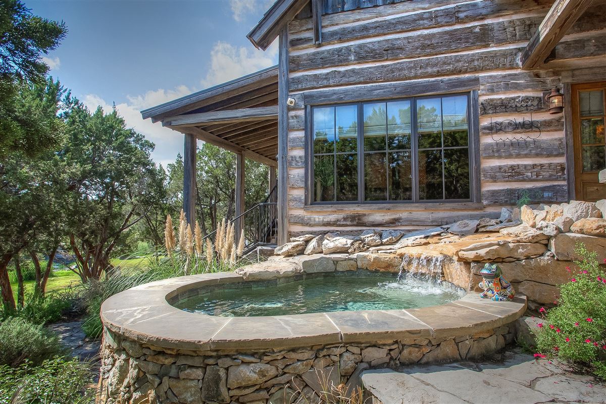 CHARMING, COZY CABIN IN POSSUM KINGDOM LAKE Texas Luxury Homes