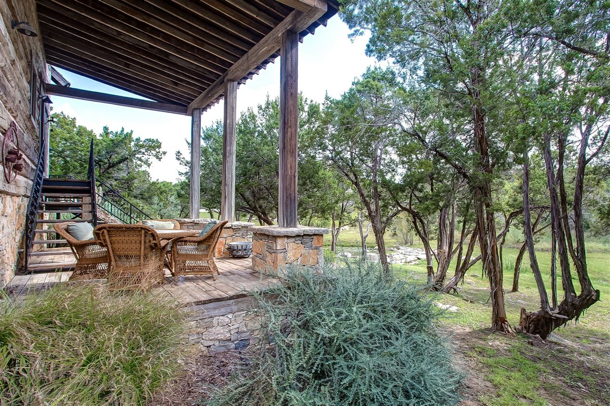 CHARMING, COZY CABIN IN POSSUM KINGDOM LAKE Texas Luxury Homes