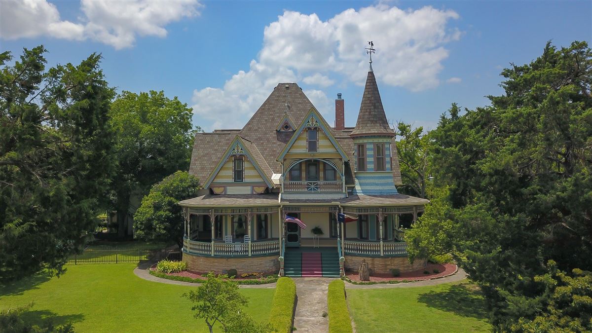 QUEEN ANNE STYLE VICTORIAN PAINTED LADY Texas Luxury Homes Mansions