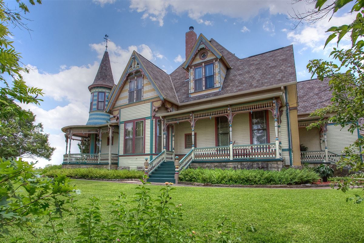 QUEEN ANNE STYLE VICTORIAN PAINTED LADY | Texas Luxury Homes | Mansions ...