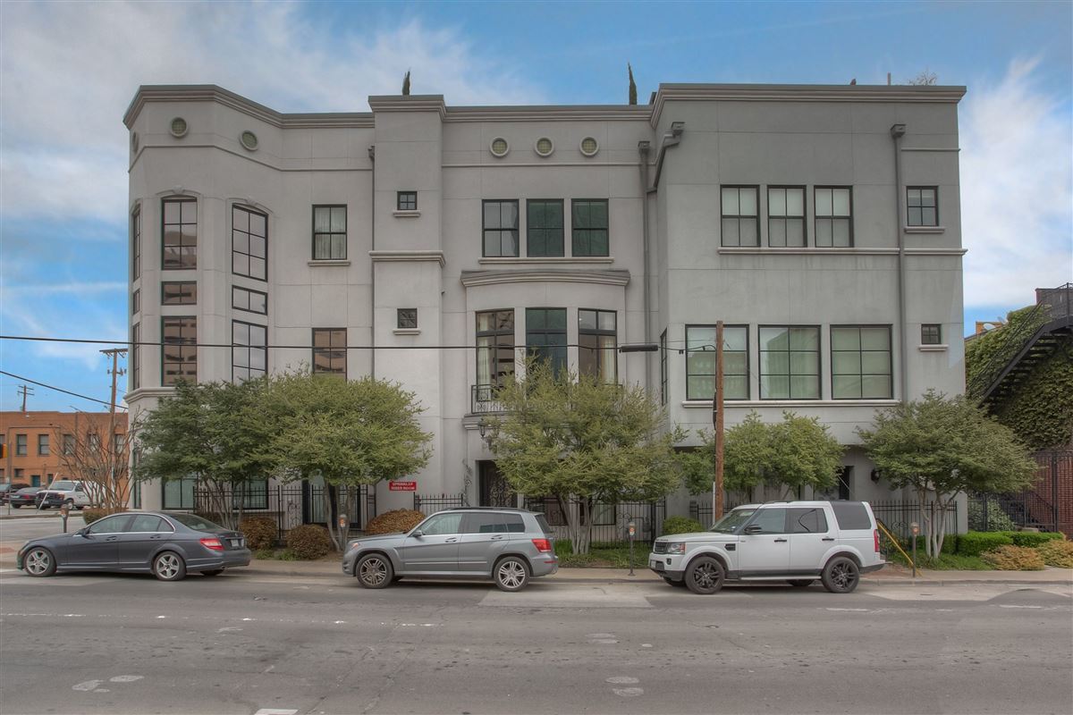 PREMIER LUXURY TOWNHOME AT LE BIJOU Texas Luxury Homes Mansions For