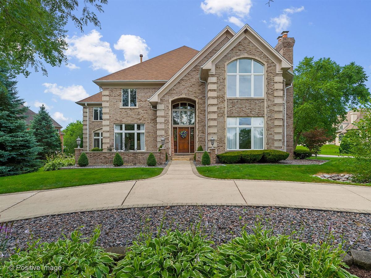 impressive-brick-two-story-home-illinois-luxury-homes-mansions-for