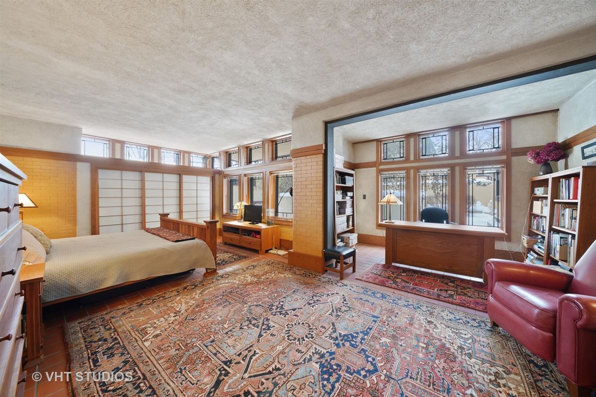 Restored Frank Lloyd Wright Coach House Illinois Luxury