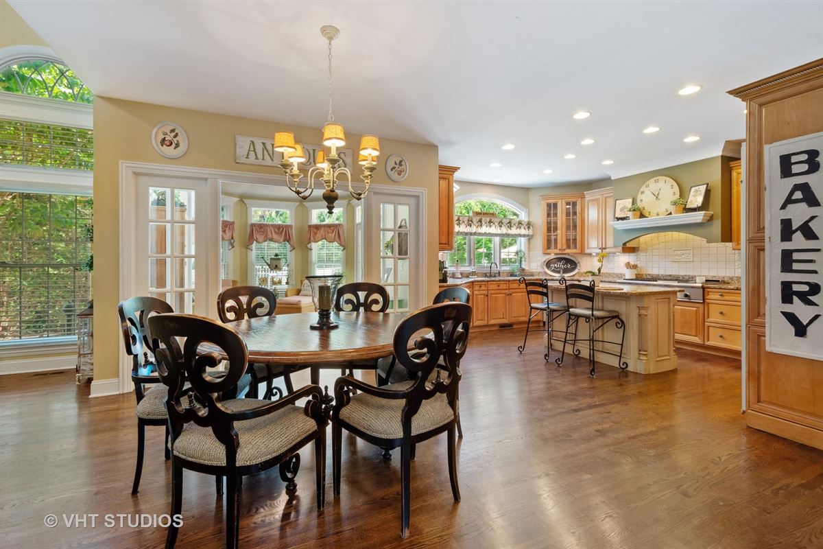 Luxury real estate 豪華なカスタムジョージア風の家賃