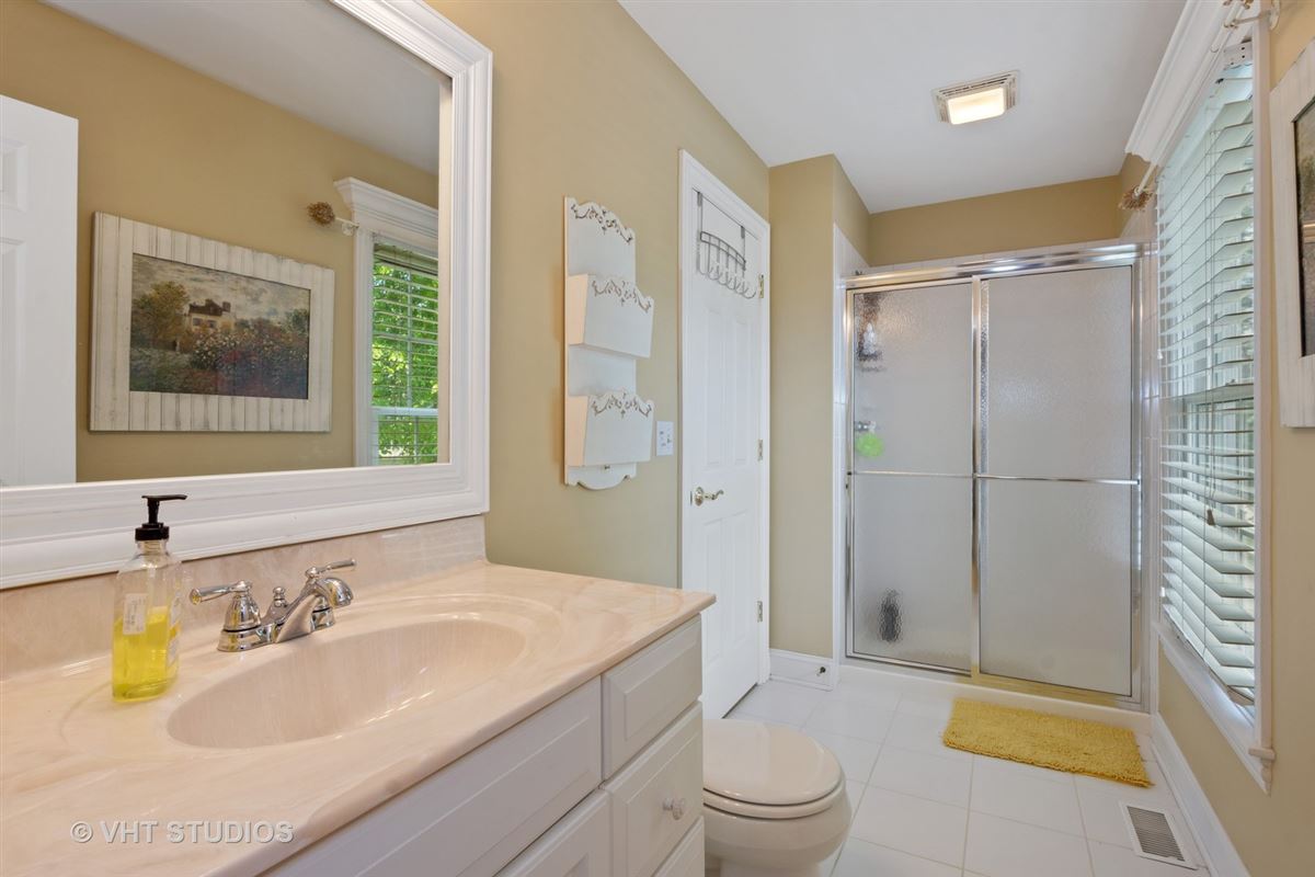 豪華なカスタムジョージア風の家賃 mansions