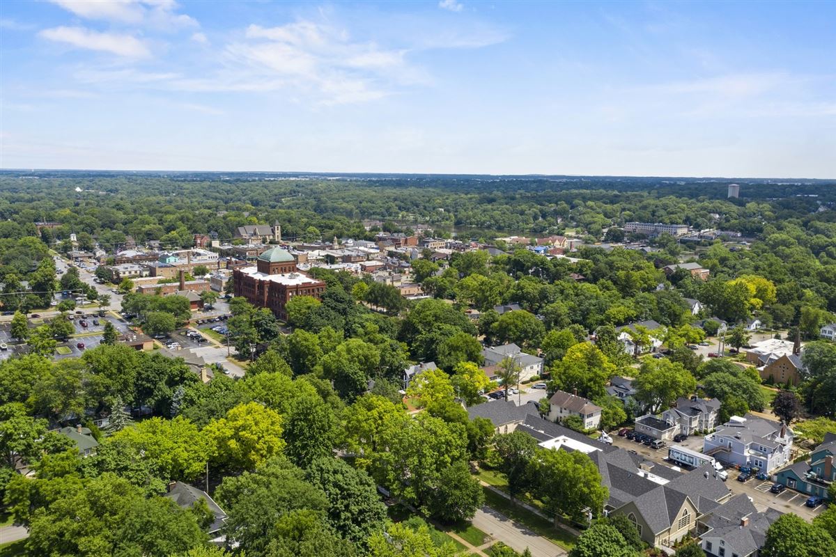 DOWNTOWN GENEVA LIVING AT ITS FINEST Illinois Luxury Homes Mansions