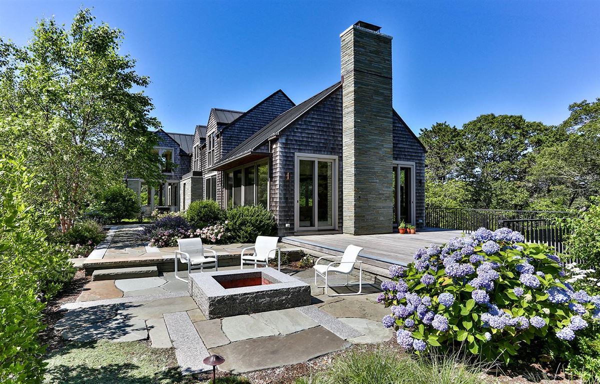 MAGNIFICENT PROPERTY WITH ONE ACRE BUILDING LOT Massachusetts Luxury