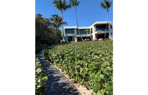 希尔伯勒海滩超现代杰作 luxury properties