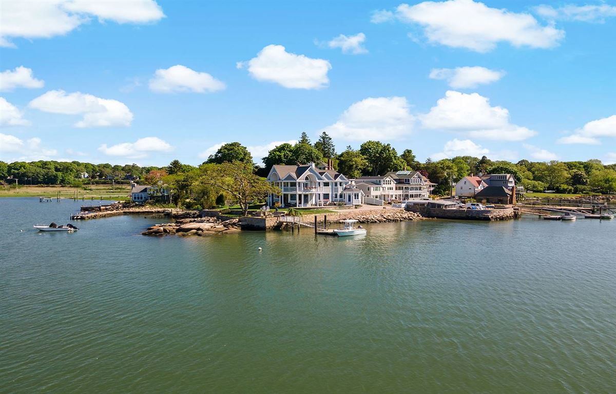 AN AMAZING LIFESTYLE IN THE VILLAGE OF STONY CREEK Connecticut Luxury