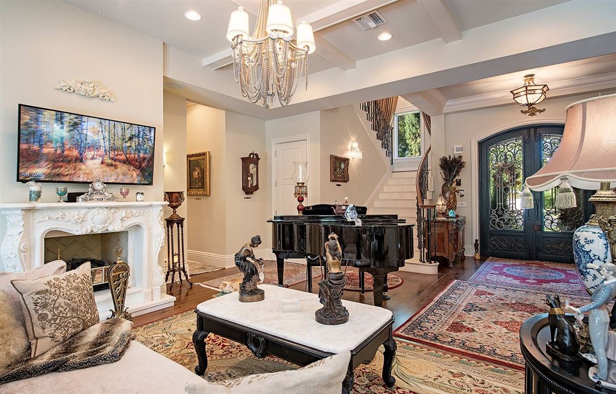 THE EPITOME OF LUXURY LIVING IN OLD NAPLES | Florida Luxury Homes