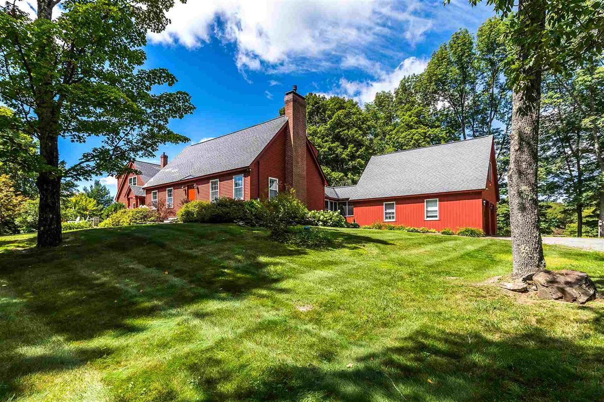 A PERFECT VERMONT RETREAT PRIVATELY LOCATED Vermont Luxury Homes