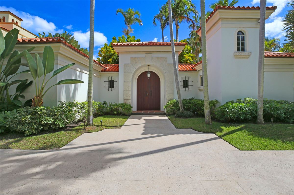 PRIVATE RETREAT ON THE ISLAND OF PALM BEACH Florida Luxury Homes
