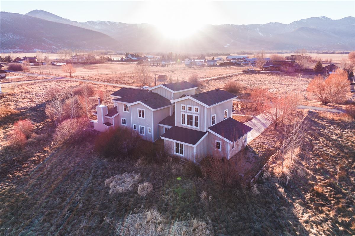 MAGNIFICENT MOUNTAIN VALLEY REMODELED HOME Utah Luxury Homes