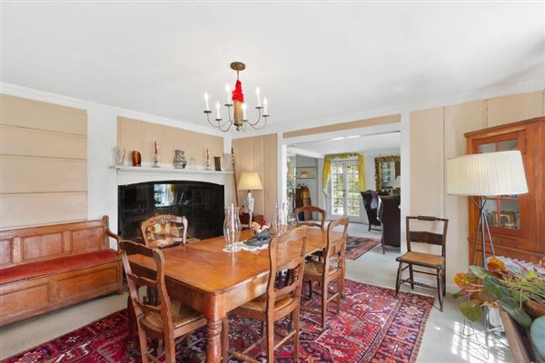 BEAUTIFUL 1700S CENTER-HALL COLONIAL | New York Luxury Homes | Mansions ...