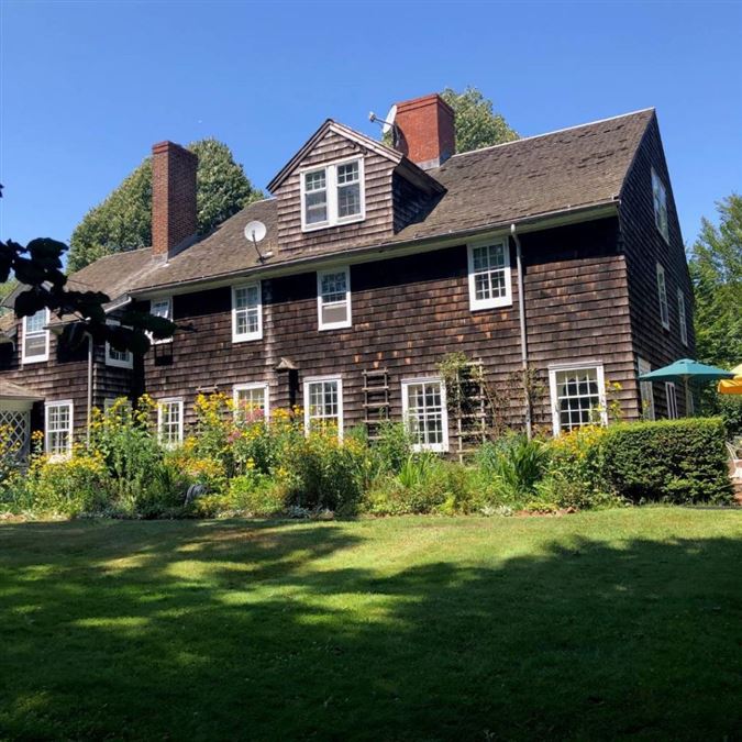 BEAUTIFUL 1700S CENTERHALL COLONIAL New York Luxury Homes Mansions