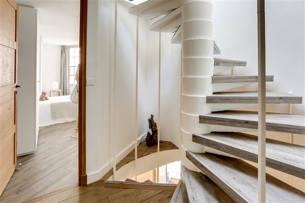 SOPHISTICATED AND BRIGHT PARIS APARTMENT | France Luxury Homes