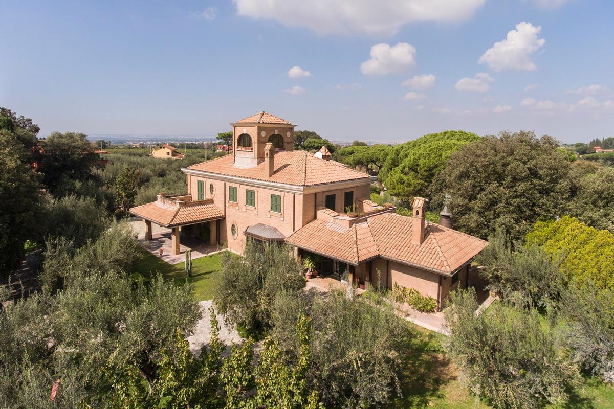 LUXURY VILLA CLOSE TO ROME | Italy Luxury Homes | Mansions For Sale ...