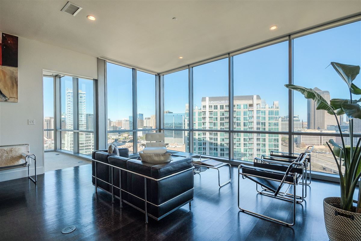 19TH FLOOR PHILIPPE STARK DESIGNED HIGH-RISE HOME | Texas Luxury Homes ...