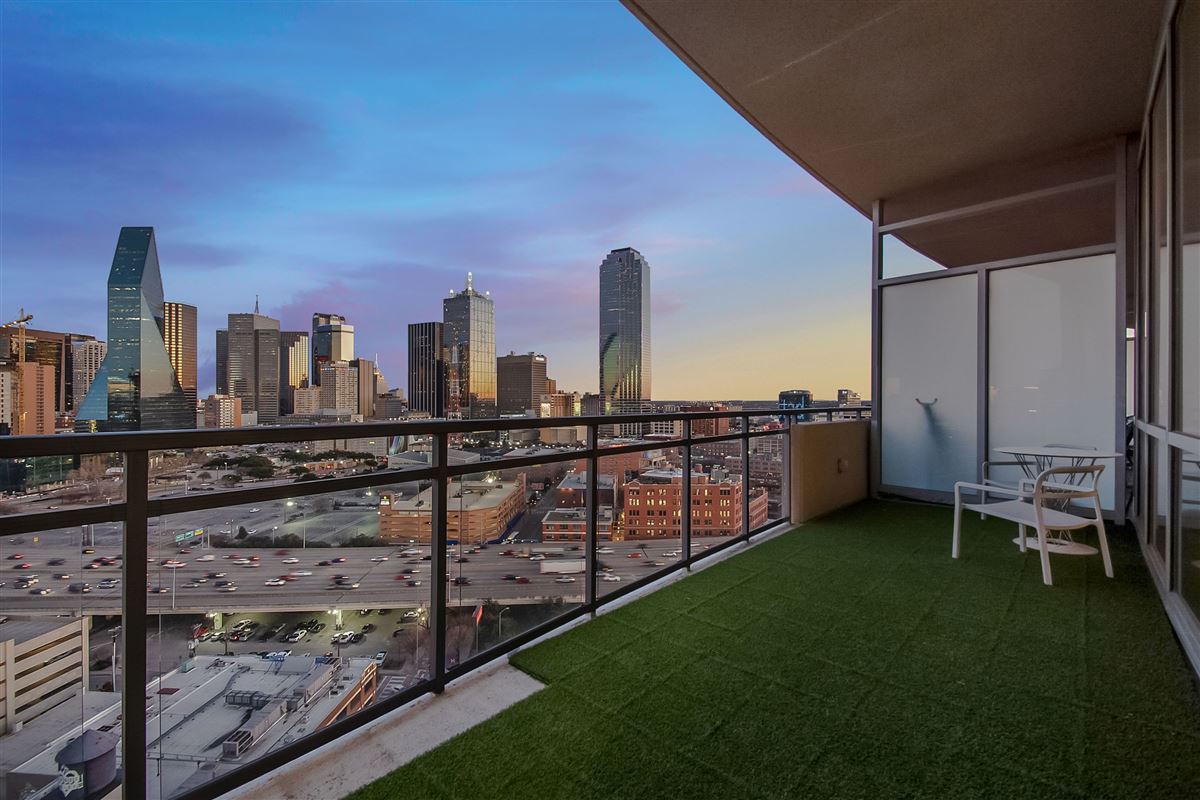 19TH FLOOR PHILIPPE STARK DESIGNED HIGH-RISE HOME | Texas Luxury Homes ...