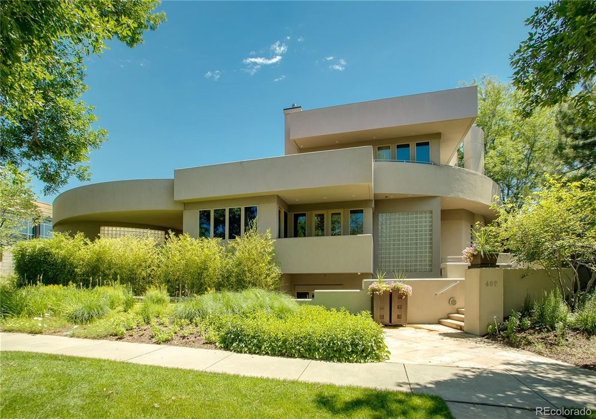 CONTEMPORARY DENVER RESIDENCE WITH UNMATCHED QUALITY AND STYLE