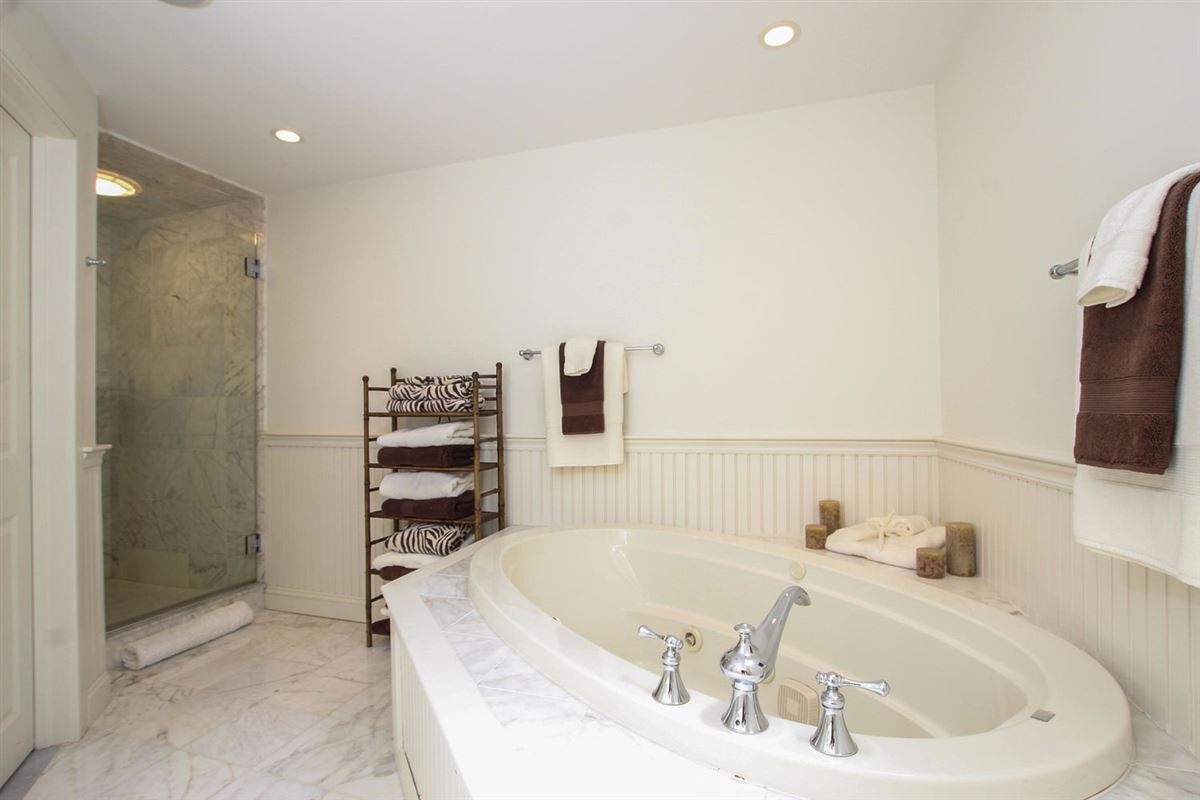 Mansions in 美丽的海滨家园 