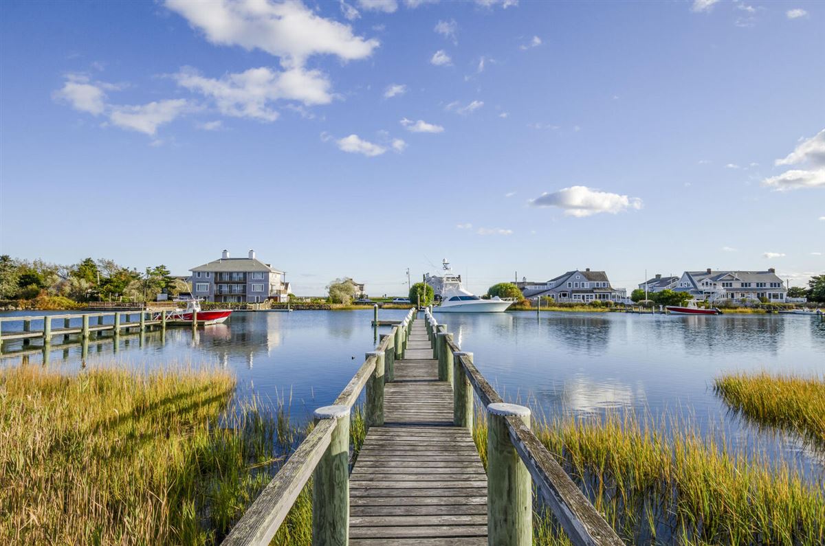 EXCEPTIONAL WATERFRONT NANTUCKET STYLE GAMBREL | Massachusetts Luxury ...