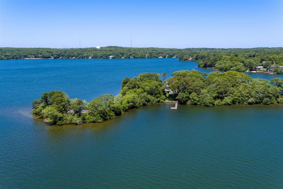 REMARKABLE PROPERTY SITES ON WEQUAQUET LAKE Massachusetts Luxury