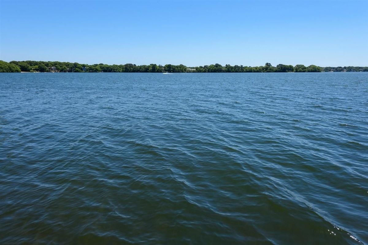 REMARKABLE PROPERTY SITES ON WEQUAQUET LAKE Massachusetts Luxury