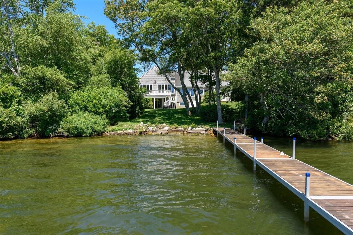 REMARKABLE PROPERTY SITES ON WEQUAQUET LAKE Massachusetts Luxury