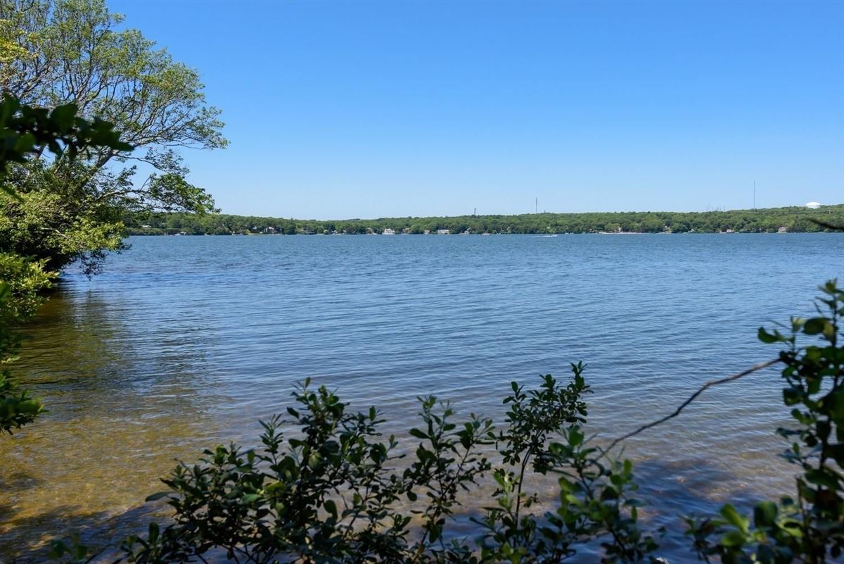 REMARKABLE PROPERTY SITES ON WEQUAQUET LAKE Massachusetts Luxury