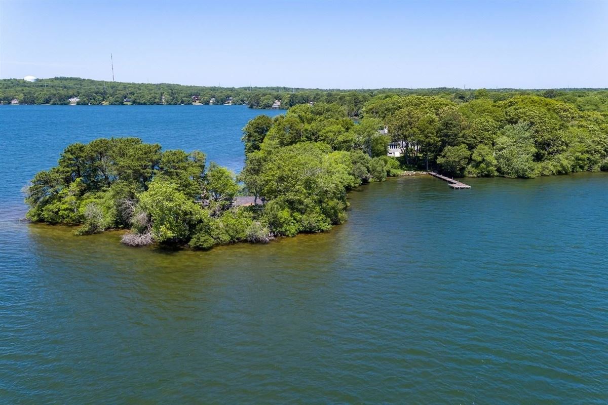 REMARKABLE PROPERTY SITES ON WEQUAQUET LAKE Massachusetts Luxury