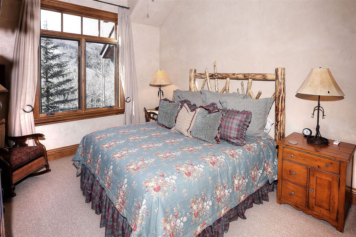 EXTRAORDINARY BACHELOR GULCH LUXURY HOME Colorado Luxury Homes