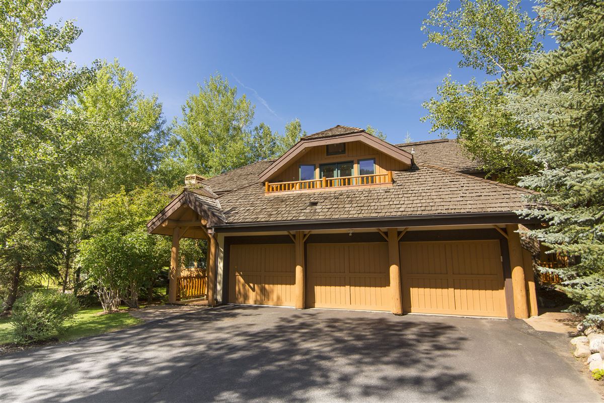 BEAUTIFUL SIX BEDROOM HOME ON BEAVER CREEK GOLF COURSE | Colorado