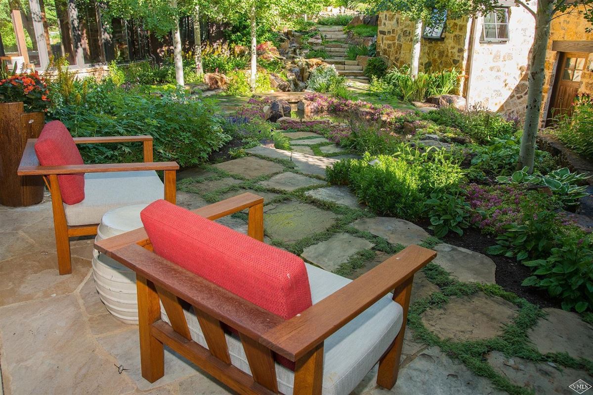 SIX BEDROOM MOUNTAIN STAR HOME WITH SWEEPING VALLEY VIEWS Colorado