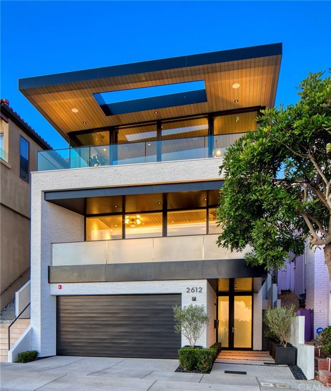 STRIKING MODERN HOME WITH FOREVER OCEAN VIEWS California Luxury Homes