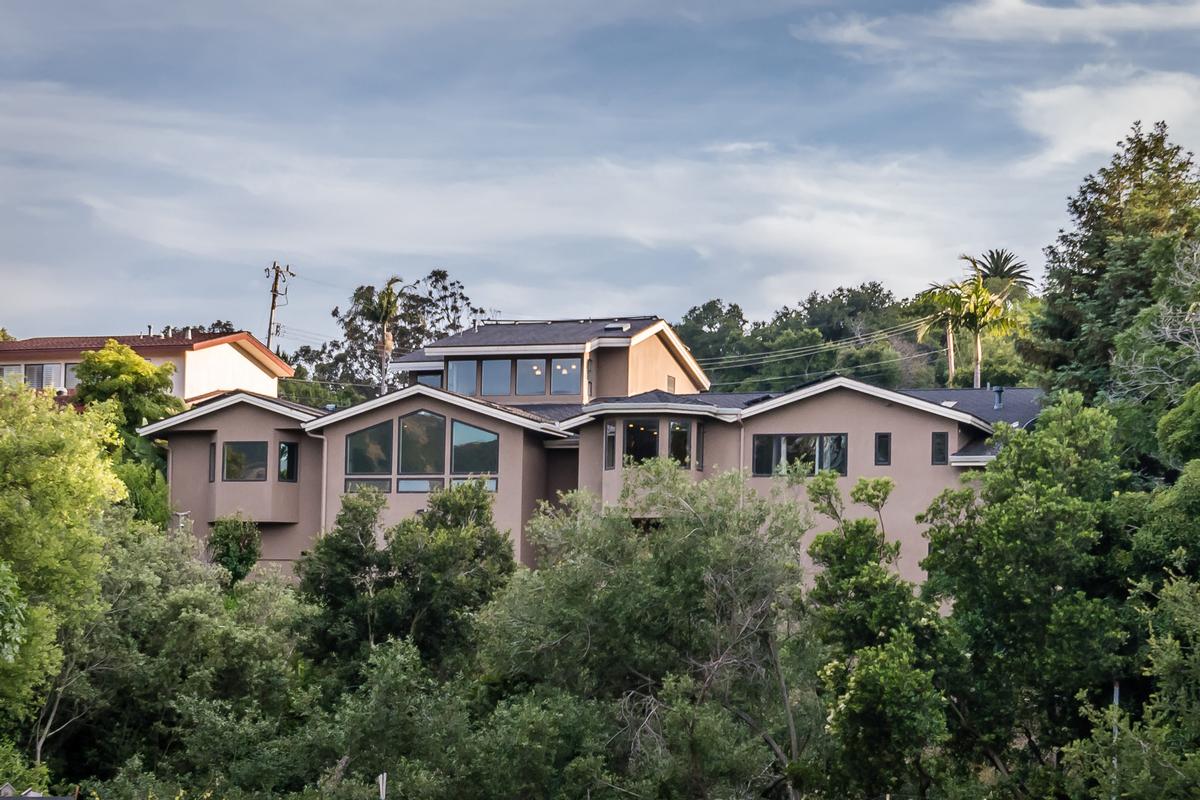 CONTEMPORARY AND EXCEPTIONALLY WELLBUILT HOME California Luxury