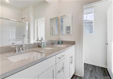 Luxury homes 湾边三层联排别墅