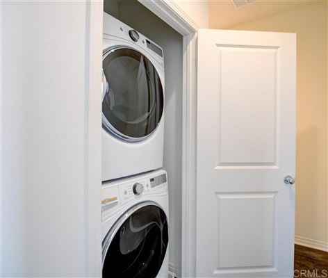 Luxury properties 湾边三层联排别墅