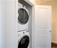 Luxury real estate 湾边三层联排别墅