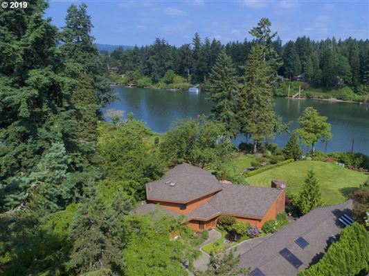 A BEAUTIFUL RIVERFRONT PROPERTY | Oregon Luxury Homes | Mansions For ...