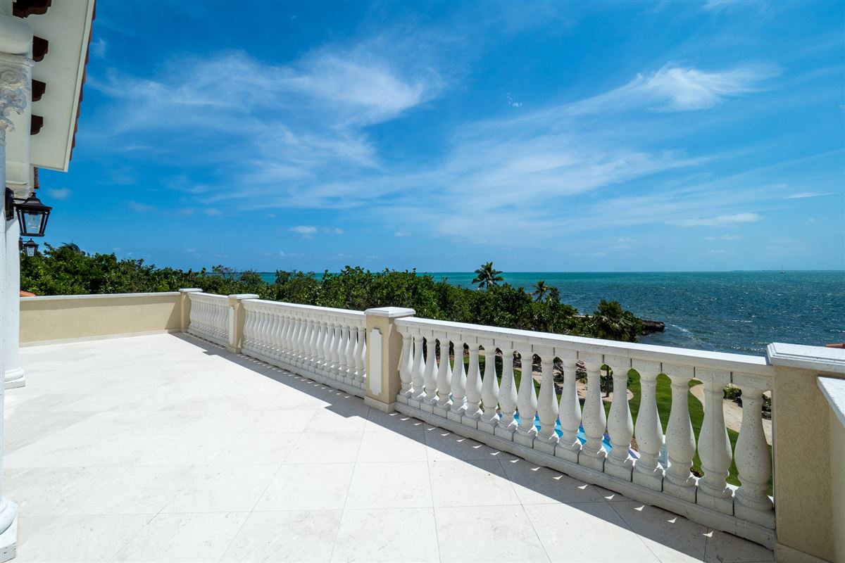 VISTA DEL MAR RESIDENCE ON ITS OWN COVE CYM Luxury Homes Mansions