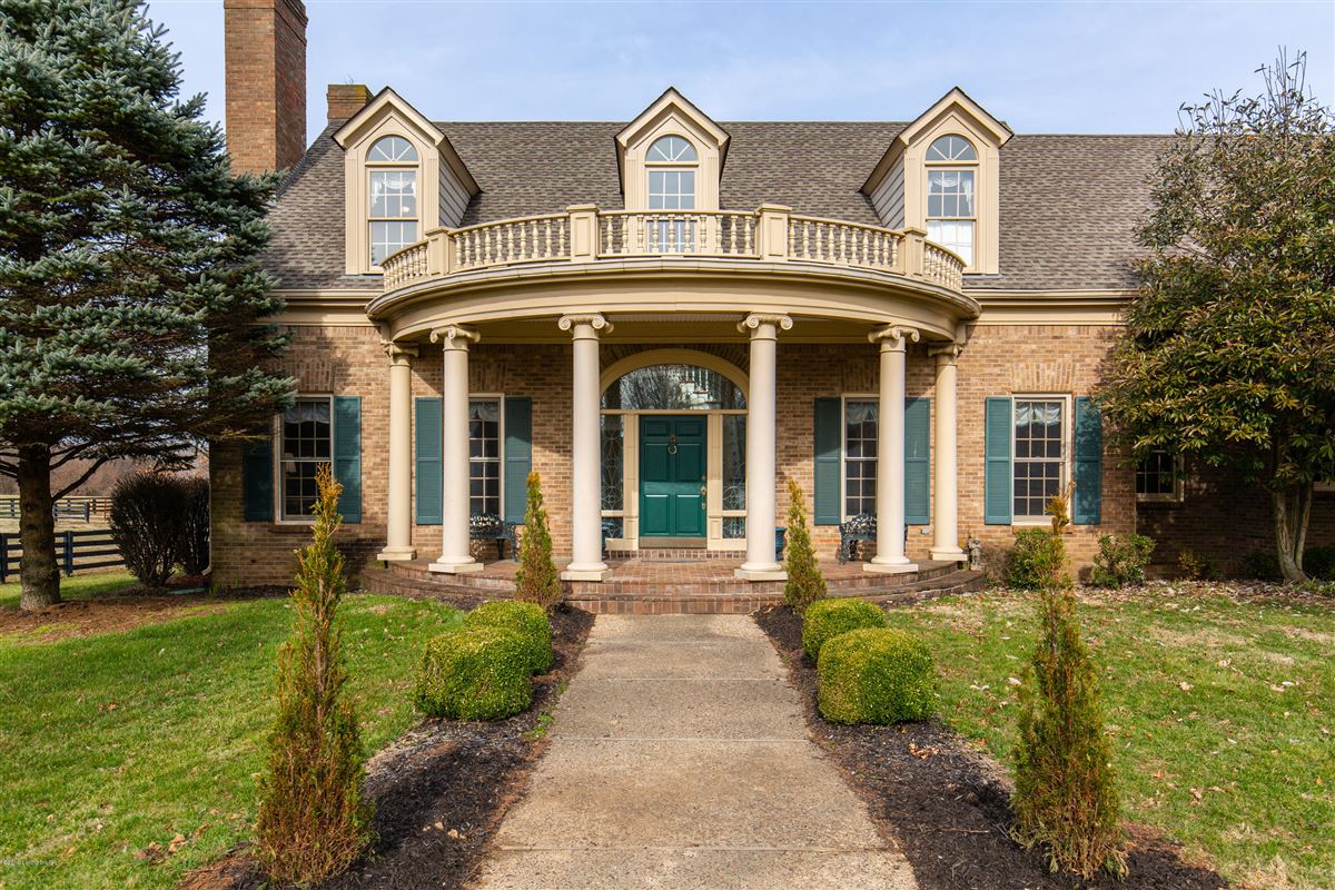 RARE FIVEPLUSACRE ESTATE AND HORSE FARM Kentucky Luxury Homes
