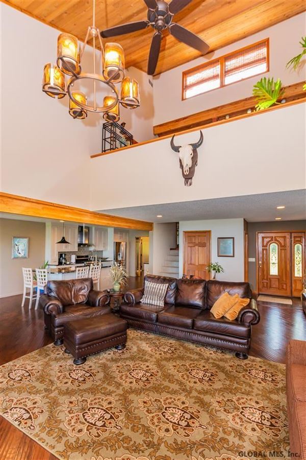 Luxury properties 壮观的高档海滨住宅