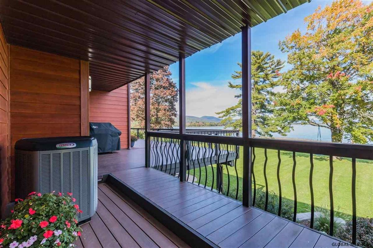 Luxury properties 壮观的高档海滨住宅