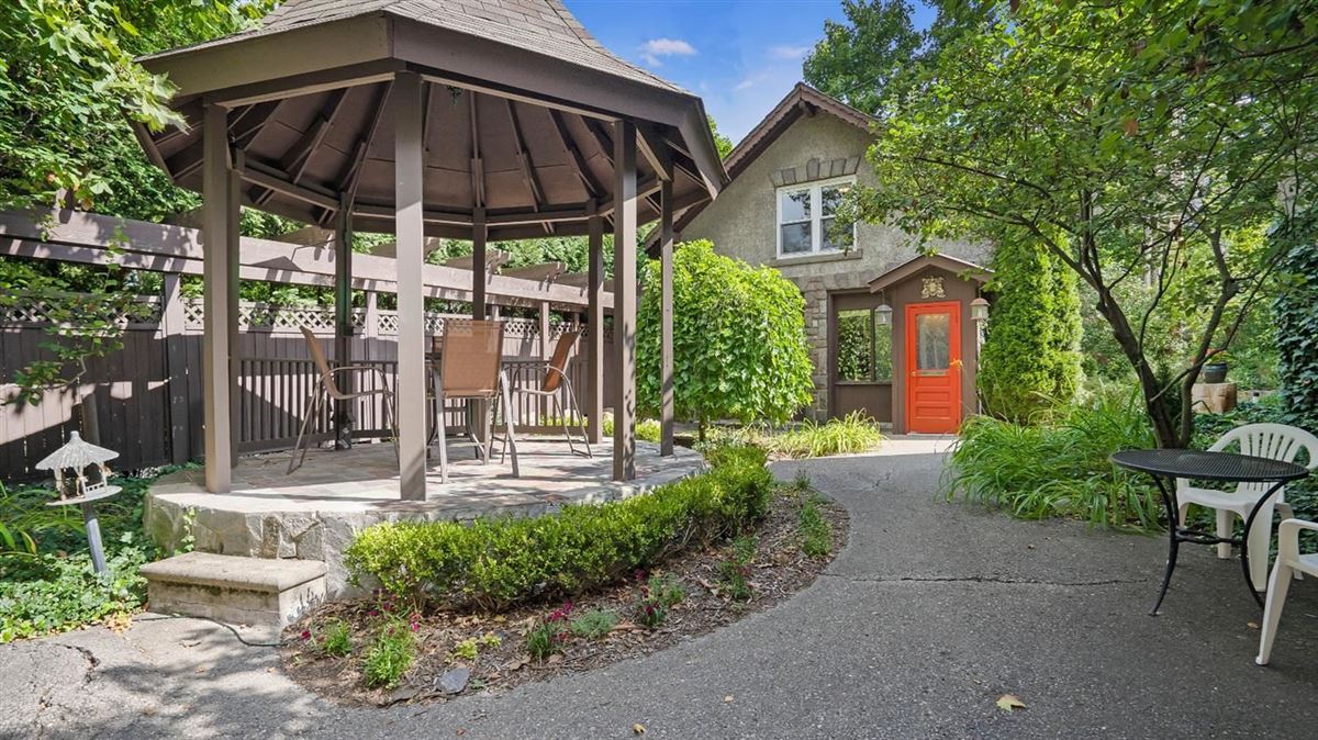 ONE OF ANN ARBOR'S LANDMARK PROPERTIES Michigan Luxury Homes