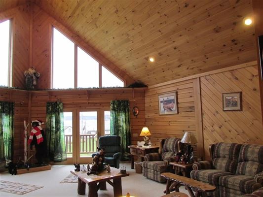 Stately And Spcaious Lakefront Log Cabin New York Luxury Homes