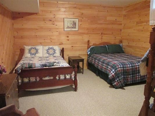 Stately And Spcaious Lakefront Log Cabin New York Luxury Homes